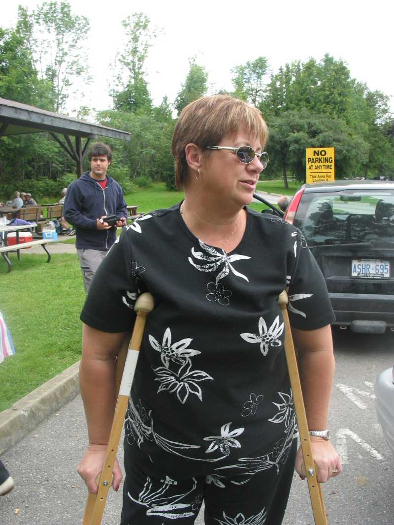 Julie Osborne nee Delong still in ski accident cast son David back Aug 15 2004.jpg