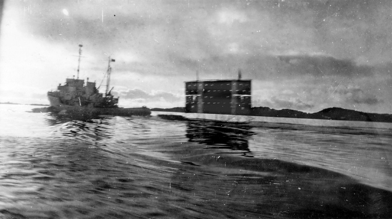 target under tow from HMCS Kamloops K176